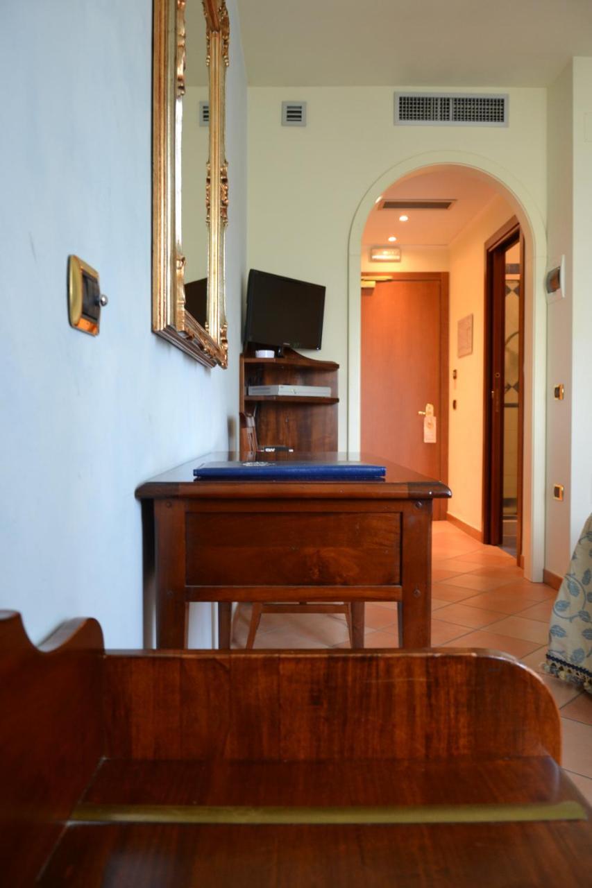 Hotel Villa Luigi Villa Rosa Di Martinsicuro Esterno foto